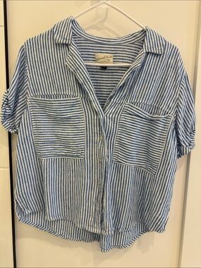 Universal Thread Blue & White Striped Short-Sleeve Button Shirt